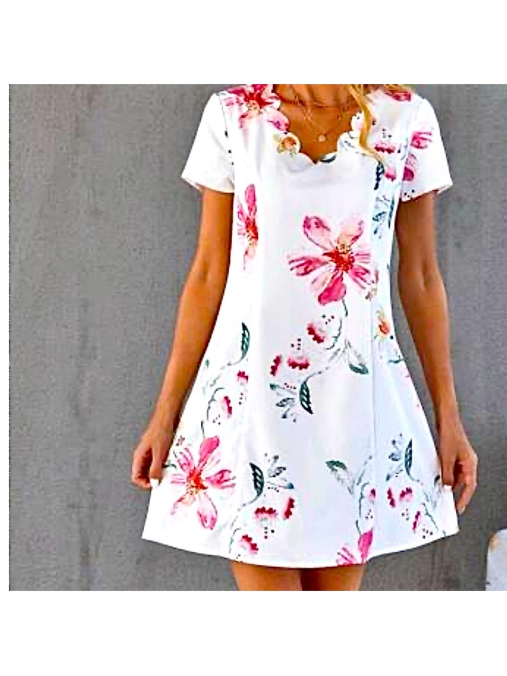Just Fashion Now- Casual Floral V-Neck
Midi Dress size: small